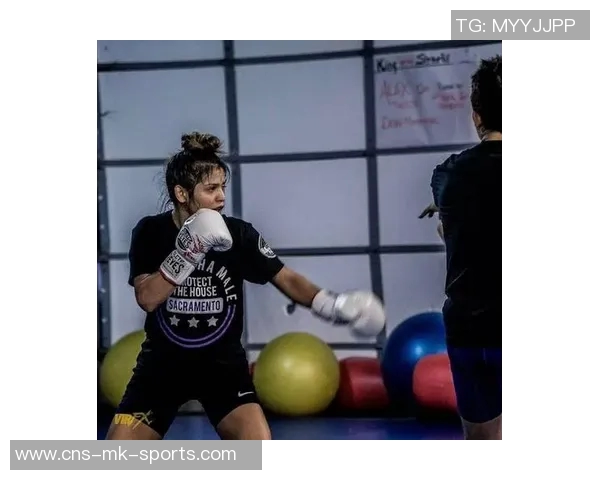 UFC琼斯与科米尔巅峰对决谁将成为轻重量级新王者 UFC琼斯与科米尔巅峰对决谁将成为轻重量级新王者